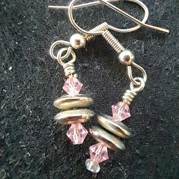 Assortment of earrings - Picture 9 of 11